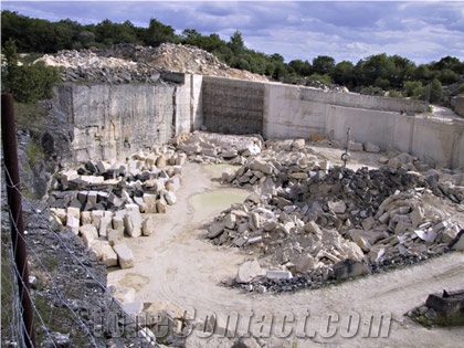 Pierre des Garchy-Malvaux Quarry