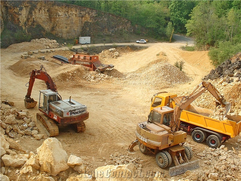 Pierre de Pontours Quarry - Pierre Dordogne
