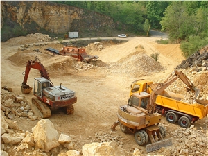 Pierre de Pontours Quarry - Pierre Dordogne Pierre de Pontours Quarry - Pierre Dordogne