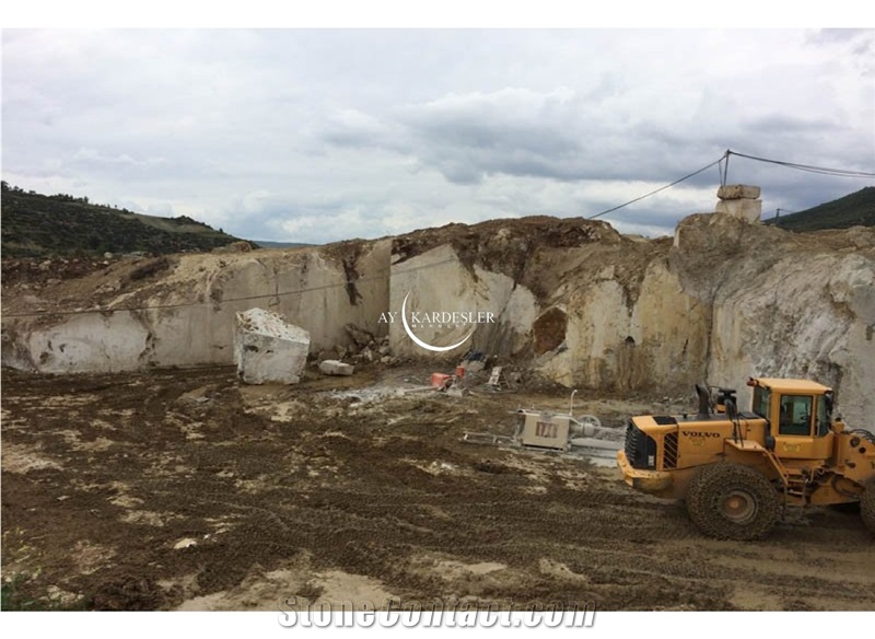 Demirci Honey Onyx Quarry