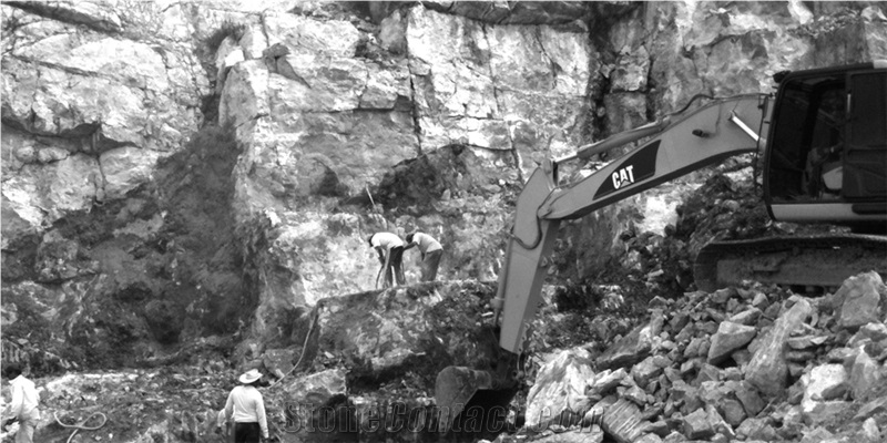 Capricho Travertine Quarry