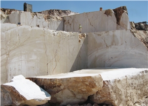 Delta Daino Beige Marble Quarry