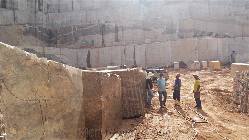 Juparana Crema Bordeaux Granite Quarry