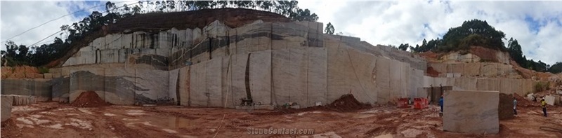 Juparana Crema Bordeaux Granite Quarry