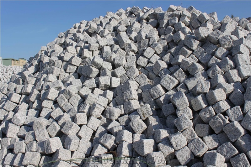 G359 Shandong Wendeng White Granite Split Cube Stone Light Grey Cobble Stone Cheap Price