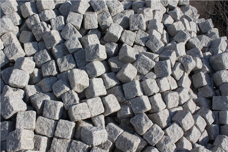 G359 Shandong Wendeng White Granite Split Cube Stone Light Grey Cobble Stone Cheap Price