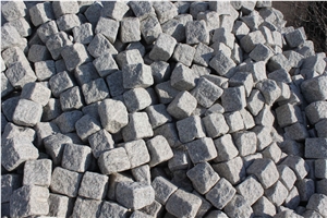 G359 Shandong Wendeng White Granite Split Cube Stone Light Grey Cobble Stone Cheap Price
