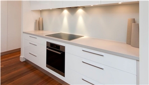 Manmade Pure Snow White Quartz Stone Kitchen Bar Tops/Solid Surface Bar Countertop Manmade Pure Snow White Quartz Stone Kitchen Bar Tops/Solid Surface Bar Countertop