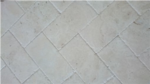 Denizli Medium Travertine Tumbled Chiseled Edge Versailles Pattern