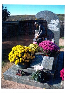 Verde Aquarius Granite Monument