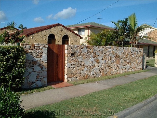 China Yellow Sandstone Split Face Gate Post /Gate Pillars /Sandstone Gate Columns