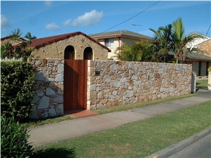 China Yellow Sandstone Split Face Gate Post /Gate Pillars /Sandstone Gate Columns