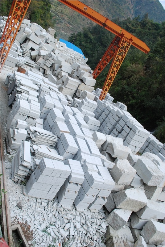 G5137 White Granite Block ,Chinese Cheap Granite ,White Granite . Can Be Used for Garden ,Outdoor ,Wall , Floor .Can Supply Blocks ,Slabs ,Tiles ,And Different Surface .
