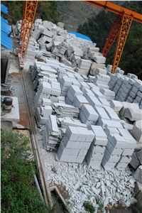 G5137 White Granite Block ,Chinese Cheap Granite ,White Granite . Can Be Used for Garden ,Outdoor ,Wall , Floor .Can Supply Blocks ,Slabs ,Tiles ,And Different Surface .