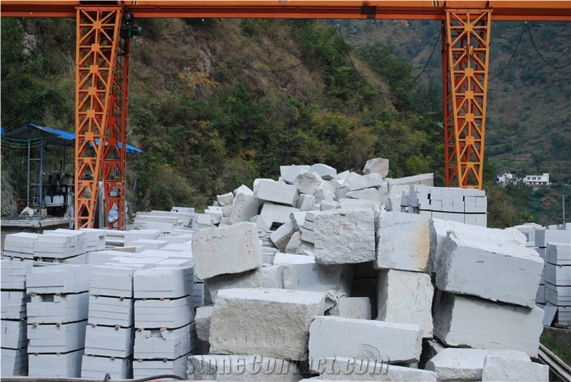 G5137 White Granite Block,Chinese Cheap Granite ,White Granite . Can Be Used for Garden ,Outdoor ,Wall , Floor .Can Supply Blocks ,Slabs ,Tiles ,And Different Surface .