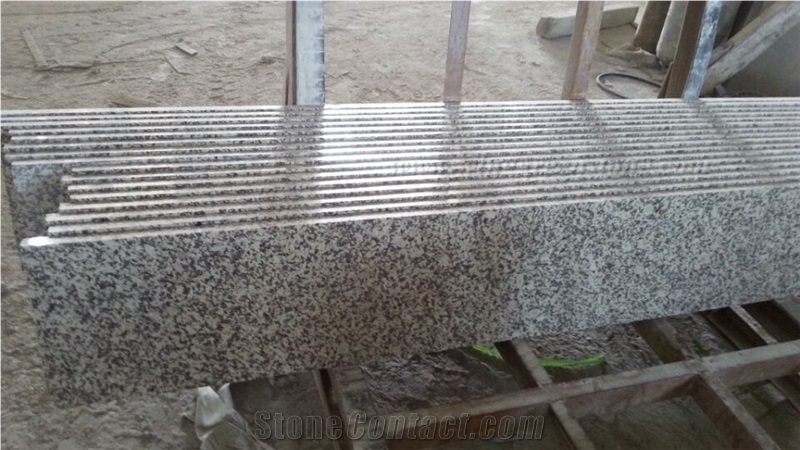 Competitive Price High Quality Chrysanthemum Yellow Granite Polished Stair,Steps & Risers, Treads and Threshold