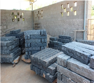 Competitive Price High Quality Zhangpu Black Granite Palisade & Pillar for Outside Decoration