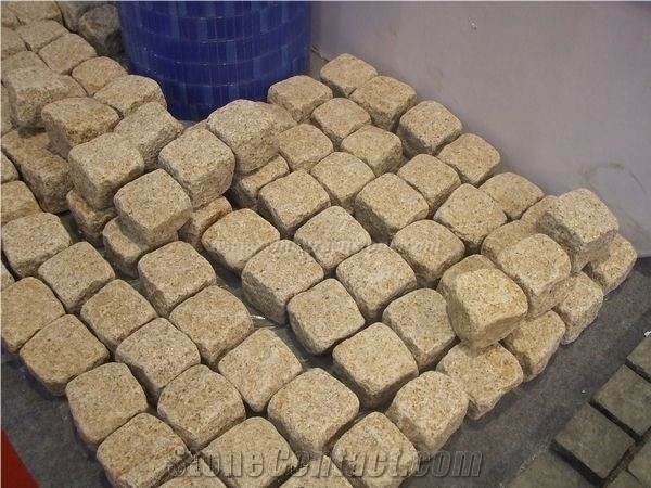 Popular G682 Yellow Granite Cubes, Rusty Yellow Granite Cobble Stone, Tumbled Giallo Rusty Granite Paving Sets, Tumbled Stone Pavers for Garden and Driveway Paving, Xiamen Winggreen Manufacturer