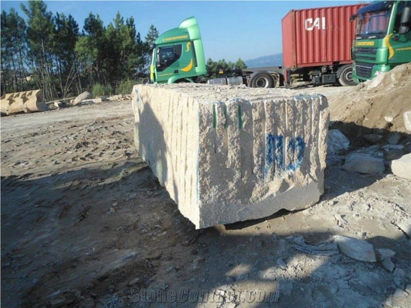 Amarelo Mondim Granite Blocks, Yellow Granite Blocks
