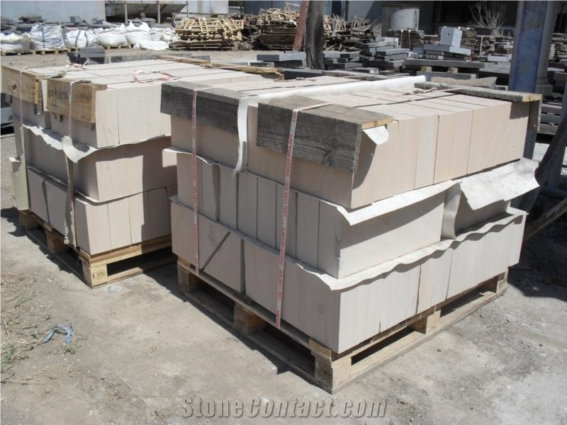 Grampians Sandstone Dimension Stone is Raw, Rough Sawn Sandstone