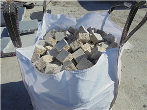 Amarelo Lapa Road Cube Stone
