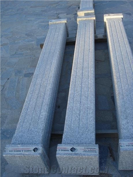 Granito Amarelo Lapa Pillars