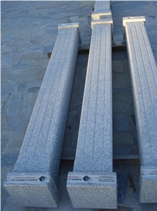 Granito Amarelo Lapa Pillars