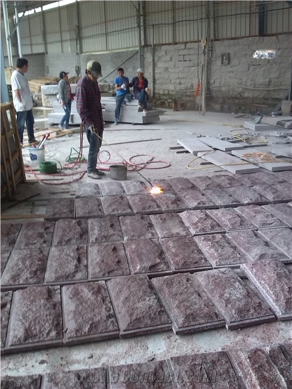 Indian Red Granite Mushroom Stone for Wall Cladding