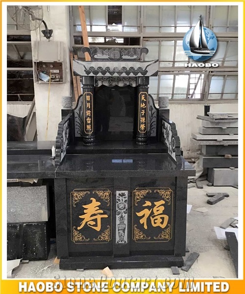 Pilished Black Granite Tombstone with Hand Craved Sculptures Lions