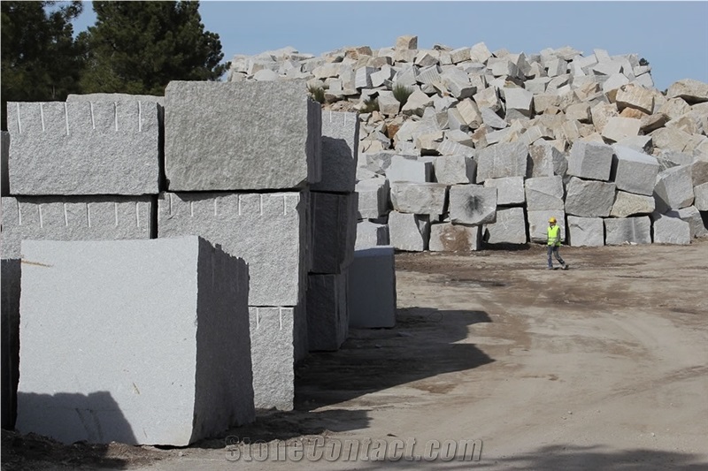 Cinza Lapa Granite Blocks