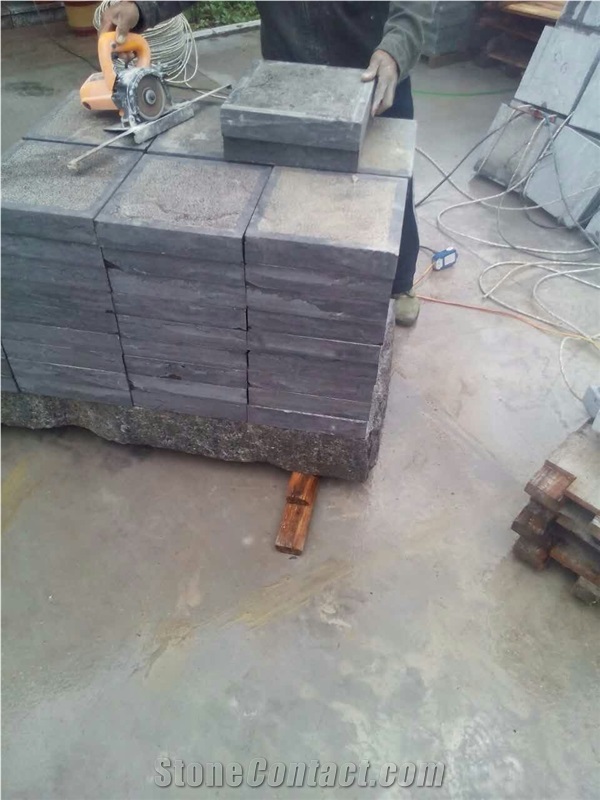 China Blue Limestone Bushhammered Surface External Garden Paving Stone