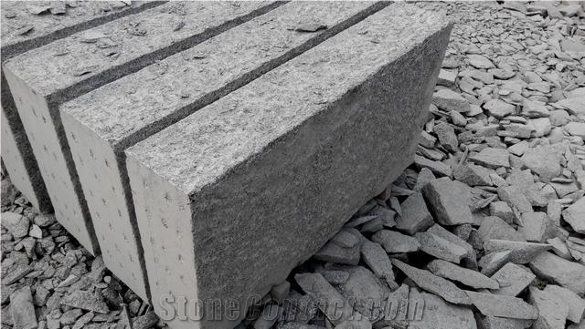 G341 Siliver Grey Granite Handmade Natural Surface Wall Stone Curbs Sitting Blocks