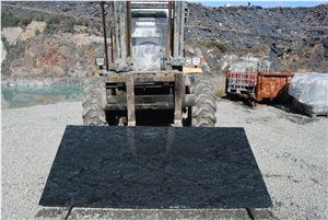 Negro Encina Slab