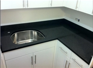 Kitchen Top in Caesarstone Raven