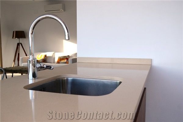 Quartz Stone Countertops/Quartz Kitchen Worktops/Quartz Bar Top/Quartz Surfaces Tops/Engineered Stone Tops/Kitchen Tops with Bevel Edges and Customized Edges Available/Resistant to Heat/Stain/Scratch