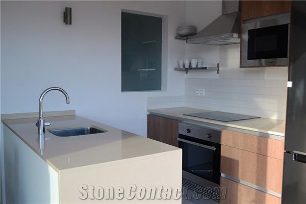 Quartz Stone Countertops/Quartz Kitchen Worktops/Quartz Bar Top/Quartz Surfaces Tops/Engineered Stone Tops/Kitchen Tops with Bevel Edges and Customized Edges Available/Resistant to Heat/Stain/Scratch