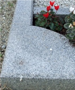 Monumental Kerbs, Plinth