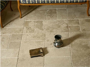 Konya Light Travertine Chiseled Edge Tumbled Pattern