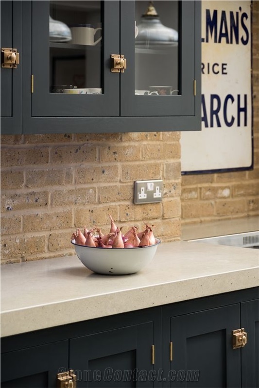 Bst Quartz Stone Solid Surface for Kitchen Countertop Bench Top with Safety Guaranty,Anti Corruption,Anti Fading,Scratch Resistance