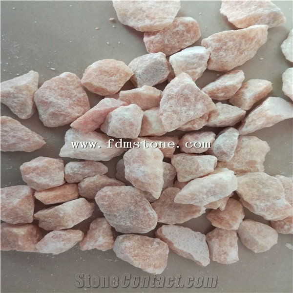 China Natural Prink Marble Machine Made Gravel Stone for Garden Landscaping