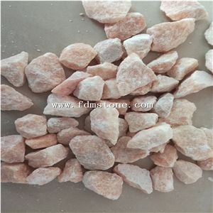 China Natural Prink Marble Machine Made Gravel Stone for Garden Landscaping