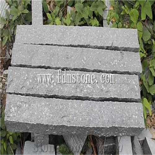 Golden Sesame Yellow Rusty Granite G682 Split Palisade,Garden Pillars,Cleft Fence ,Retaining Wall,Pineappled Column,Garden Decoration Stone