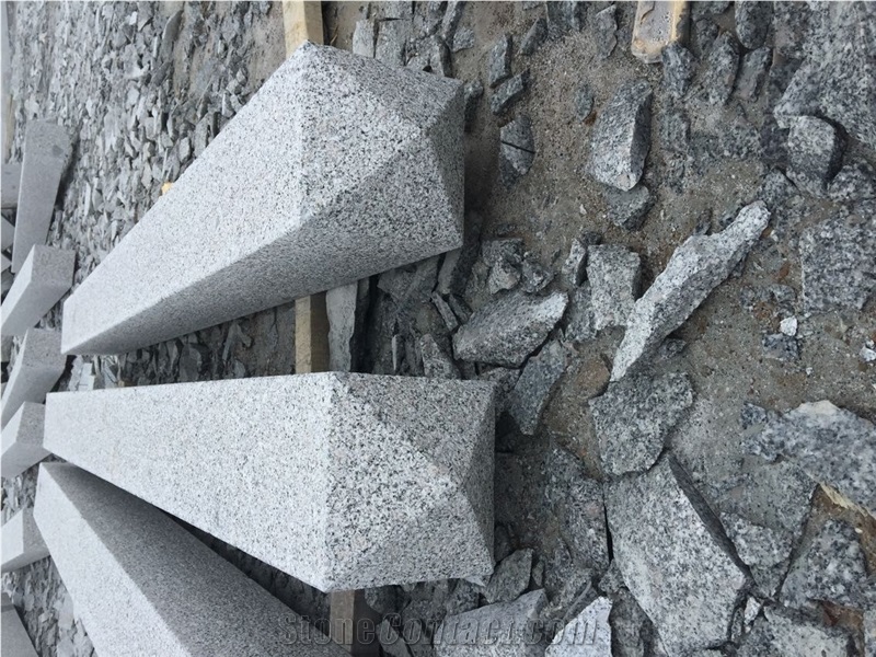 G341 Silver Grey Granite Palisades Columns with Cap Pillars Monolith Pineappled Bush Hammered