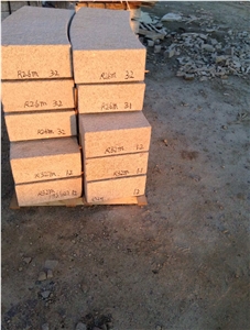 G350 Yellow Rust Granite Block Steps Kerbstones