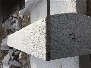 G603 Pohorski Tonalit Fantastic Silver Grey Kerbstones 100x25x12-25 cm
