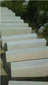 Own Factory Cheapest Price China G350 G682/Rusty Yellow/Sunset Gold/Golden Sand/Giallo Ming/Giallo Rusty/Ming Gold/Yellow Rust/Desert Gold/Giallo Fantasia Granite Kerbstones & Steps