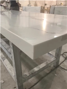 China Engineered Quartz Stone Calacatta White Combines Performance and Design through the Use Of Innovative Technology and Recycled Materials Easy-To-Clean and Resistant to Stains,Heat and Scratches