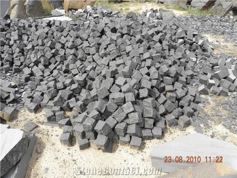 Black Basalt Natural Split Cubestone, Natural Black Basalt Cube Stone/Cobble Stone