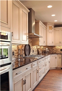 Bst Black Color Quartz Stone Customized Kitchen Countertop 2cm Thick with Bevel Edges and Customized Edges Including Scratch Resistant and Stain Resistant