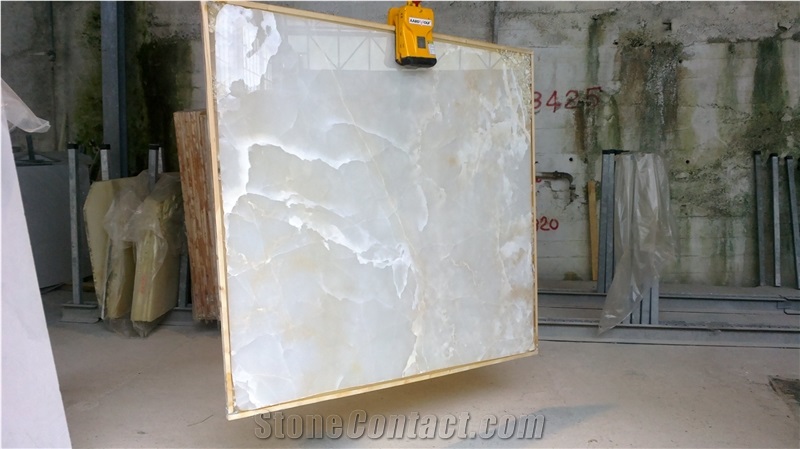 Cristallo Di Rocca Slabs